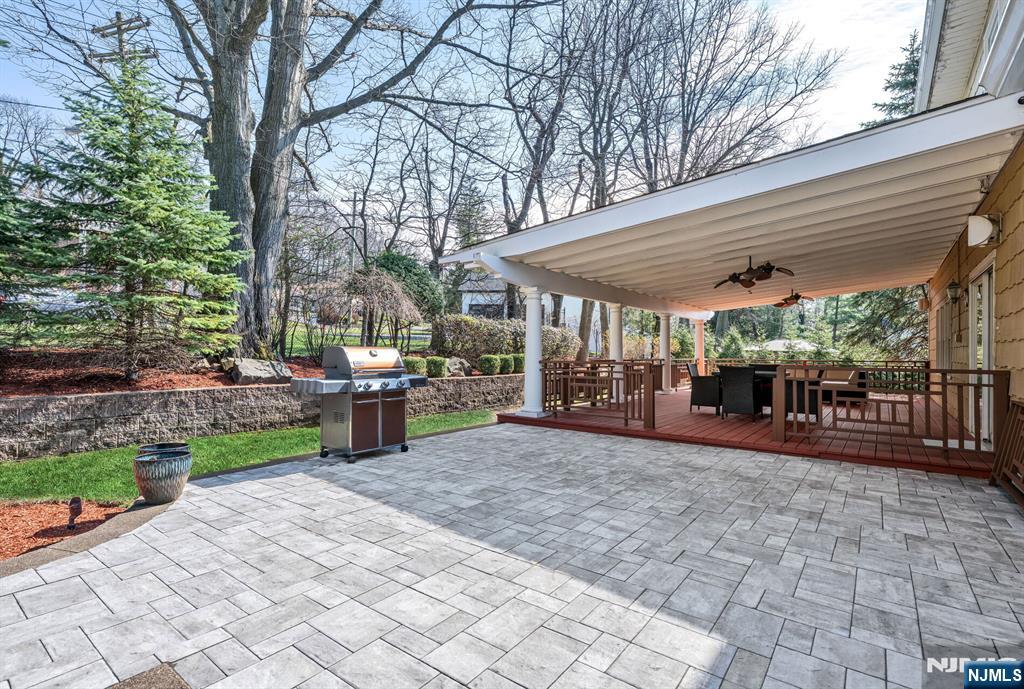 445 Pine Hill Road Leonia, NJ 07605 - Photo 22 of 29