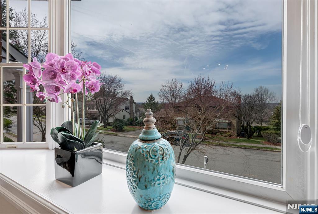 445 Pine Hill Road Leonia, NJ 07605 - Photo 5 of 29