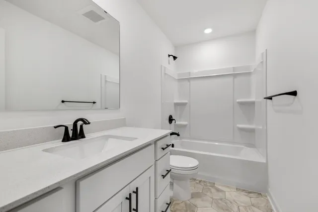 $372,750 | 186 HUNTINGTON Drive, Waconia, MN 55387