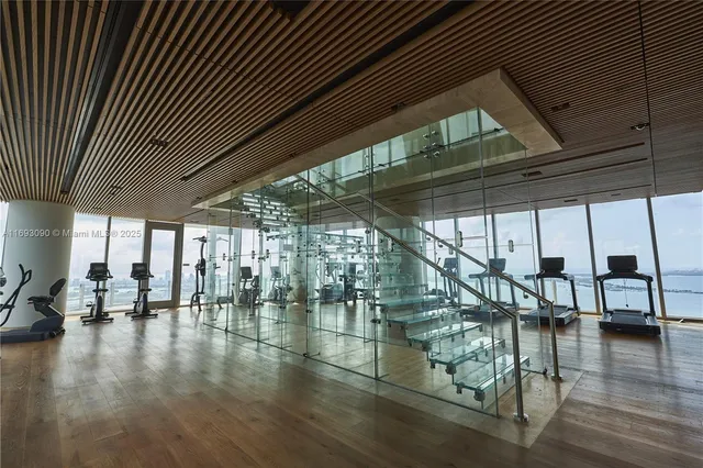 $3,250,000 | 300 Biscayne Blvd Way, Unit 3307, Miami, FL 33131