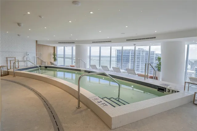 $3,250,000 | 300 Biscayne Blvd Way, Unit 3307, Miami, FL 33131
