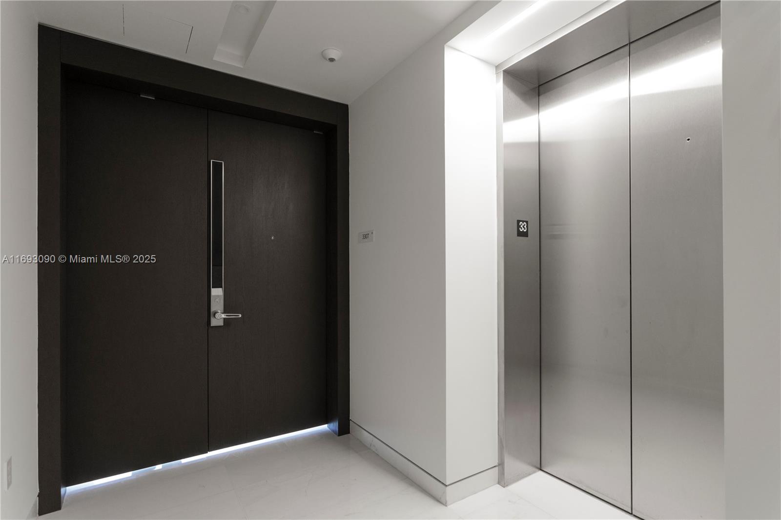 300 Biscayne Blvd Way, Unit 3307 Miami, FL 33131 - Photo 7 of 59 a view of elevator