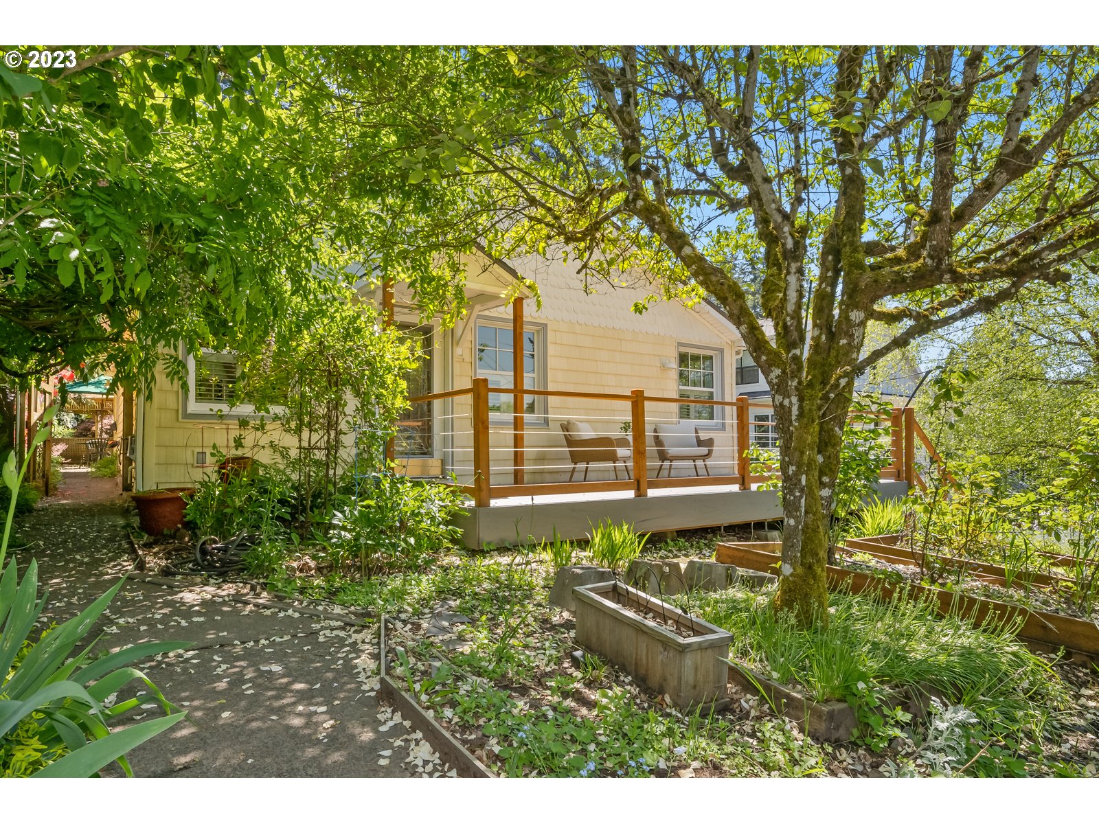 4232 Southwest Carson Street Portland, OR 97219 - Photo 39 of 40 Gallery Image 39