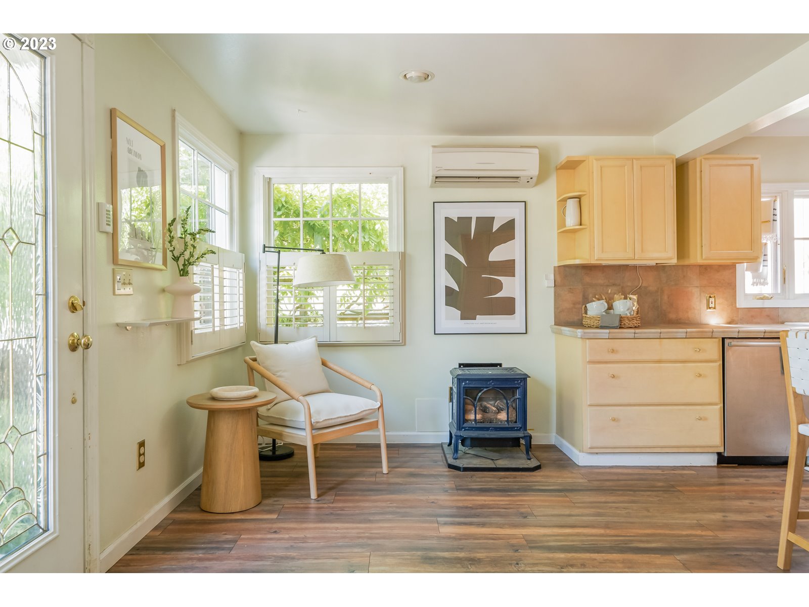 4232 Southwest Carson Street Portland, OR 97219 - Photo 5 of 40 Gallery Image 5
