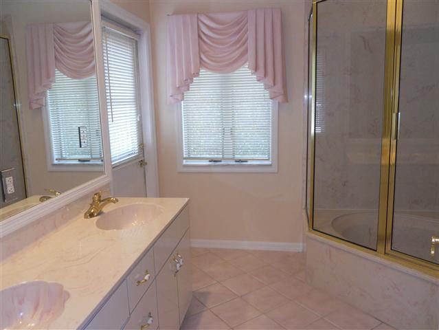 4821 Northeast 27th Terrace Lighthouse Point, FL 33064 - Photo 12 of 25 Cabana Bath