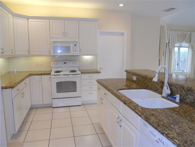 4821 Northeast 27th Terrace Lighthouse Point, FL 33064 - Photo 7 of 25 Kitchen