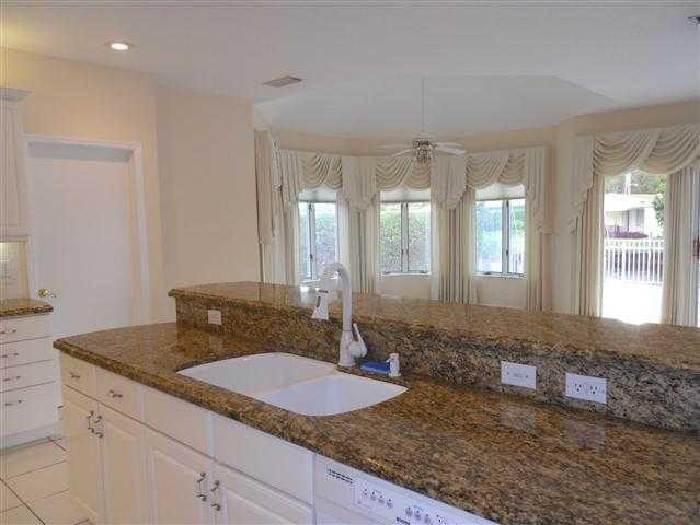 4821 Northeast 27th Terrace Lighthouse Point, FL 33064 - Photo 8 of 25 Kitchen