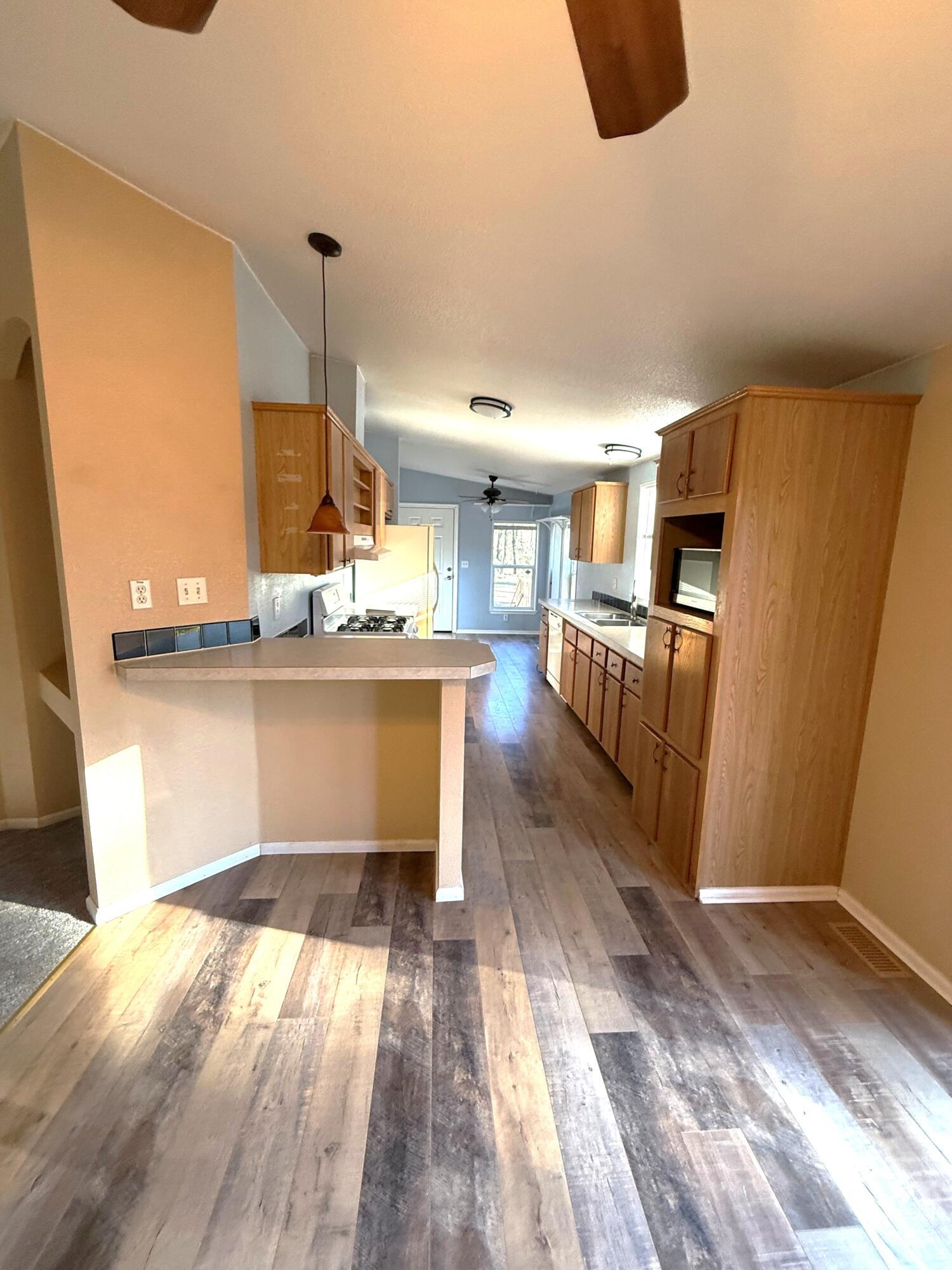 7623 Prairie Dog Drive Bonanza, OR 97623 - Photo 9 of 51 Kitchen