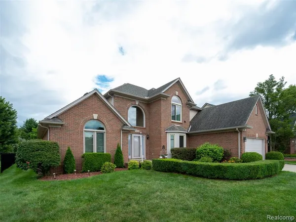 $515,000 | 48746 Bradford Drive, Macomb, MI 48044