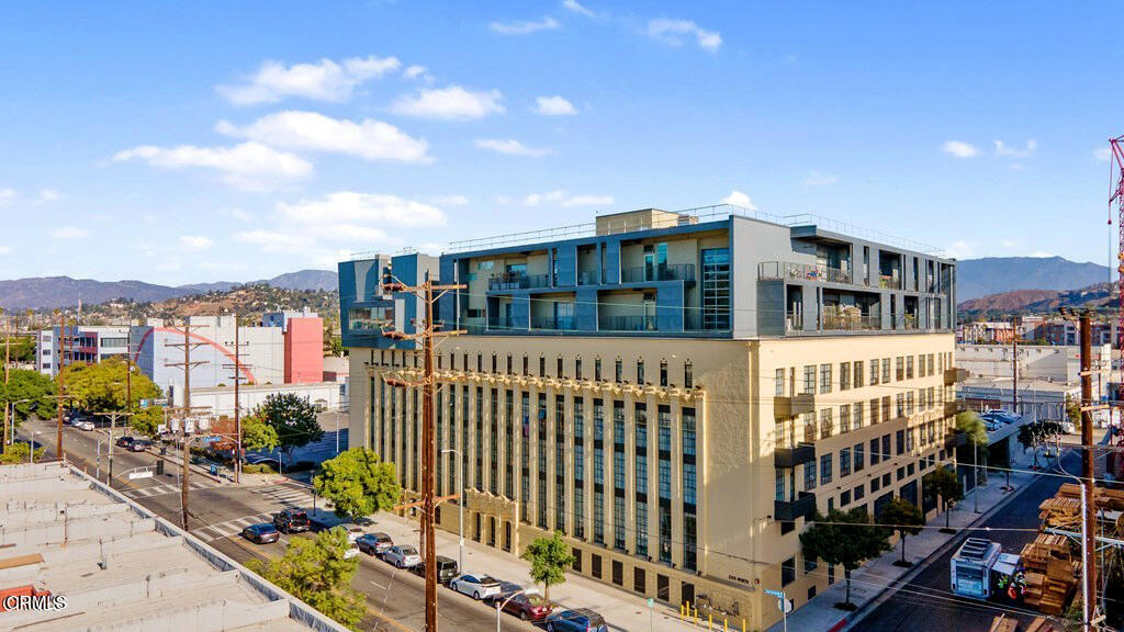 200 North San Fernando Road, Unit 416 Los Angeles, CA 90031 - Photo 2 of 21 a view of buildings from the balcony