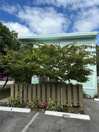 $1,250 | 2301 Northeast 2nd Street, Unit 6, Pompano Beach, FL 33062