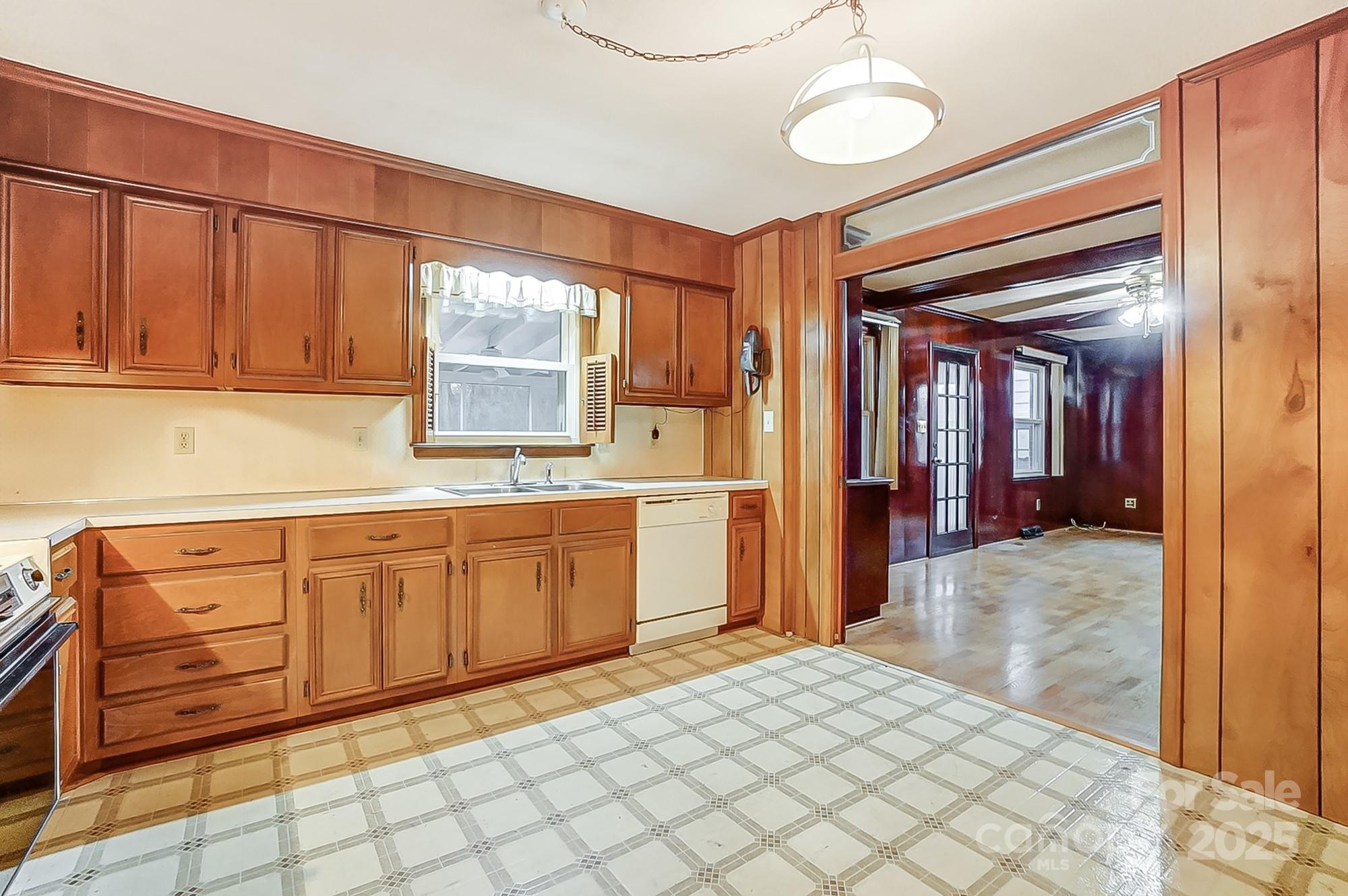 10109 Windrift Road Charlotte, NC 28215 - Photo 10 of 48 Gallery Image 10