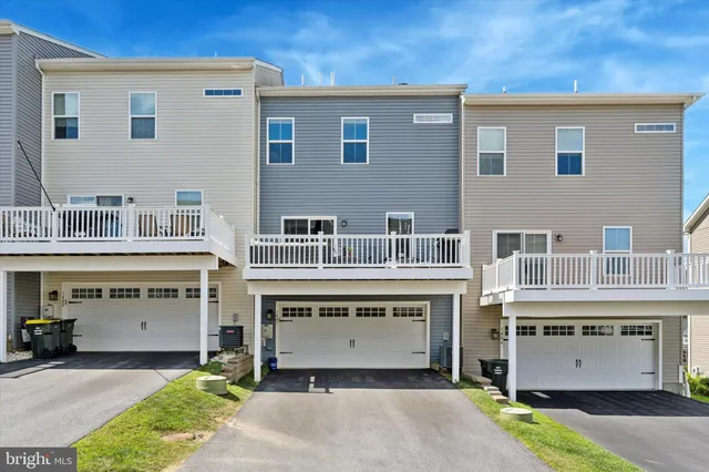 a large building with a outdoor space