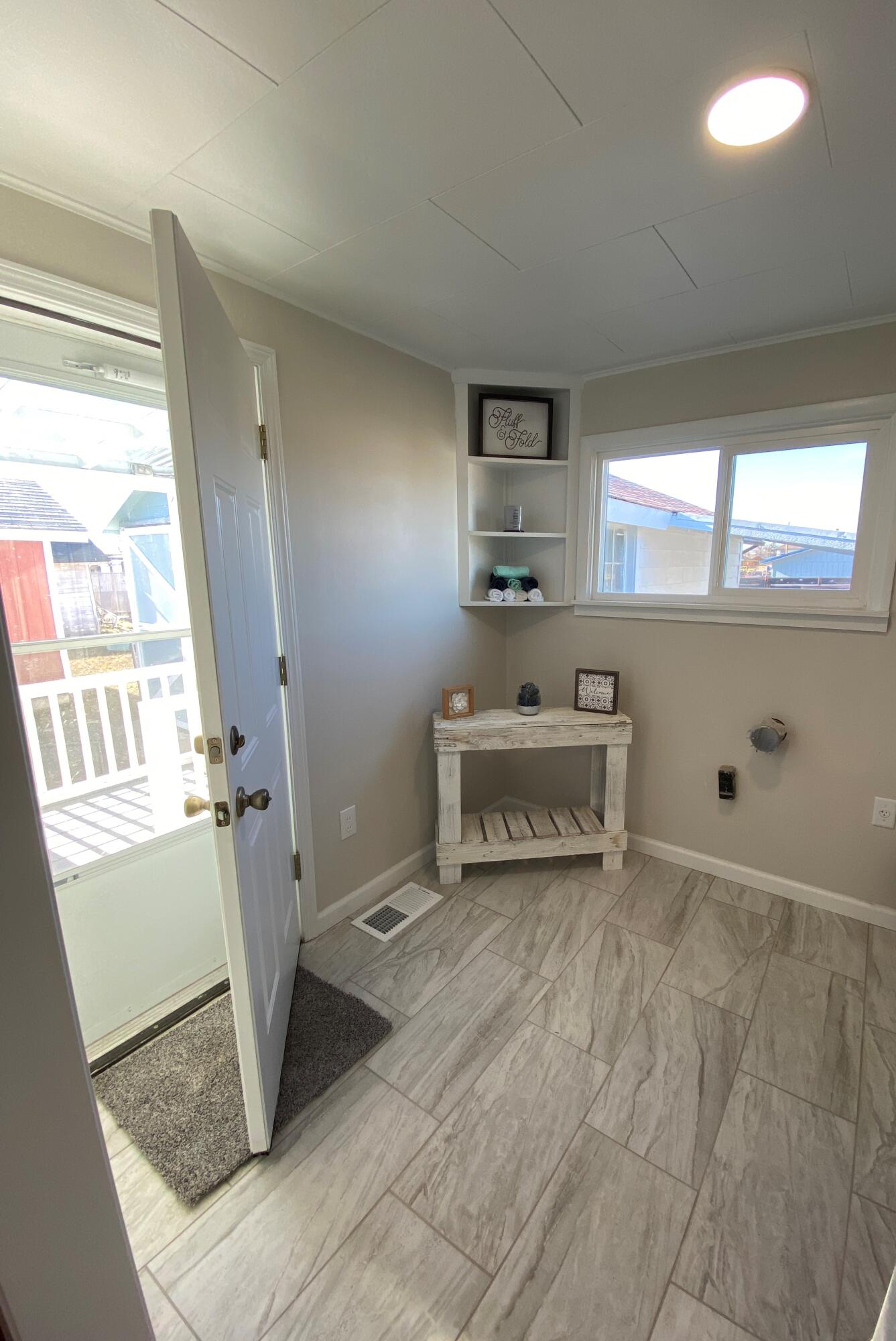 150 North Elm Street Merrill, OR 97633 - Photo 5 of 27 12A-utility-mud room