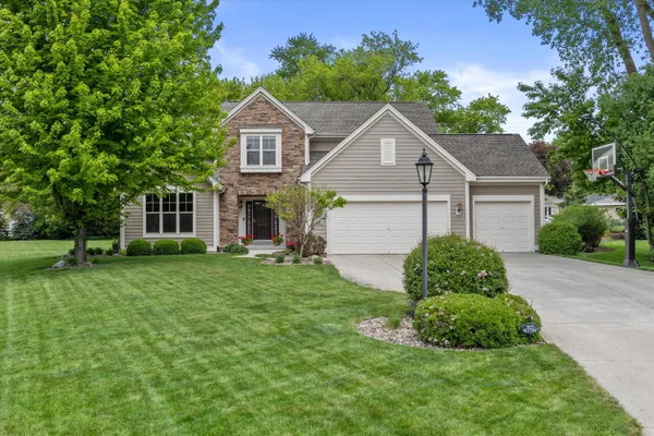 $825,000 | N25W27264 Covington Court, Pewaukee, WI 53072