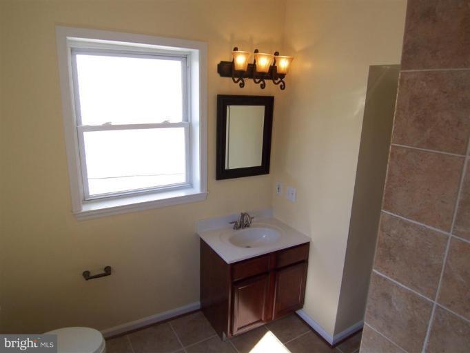 1629 F Street Northeast Washington, DC 20002 - Photo 21 of 24 Bath #3