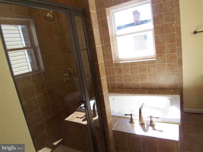 1629 F Street Northeast Washington, DC 20002 - Photo 22 of 24 Bath #4