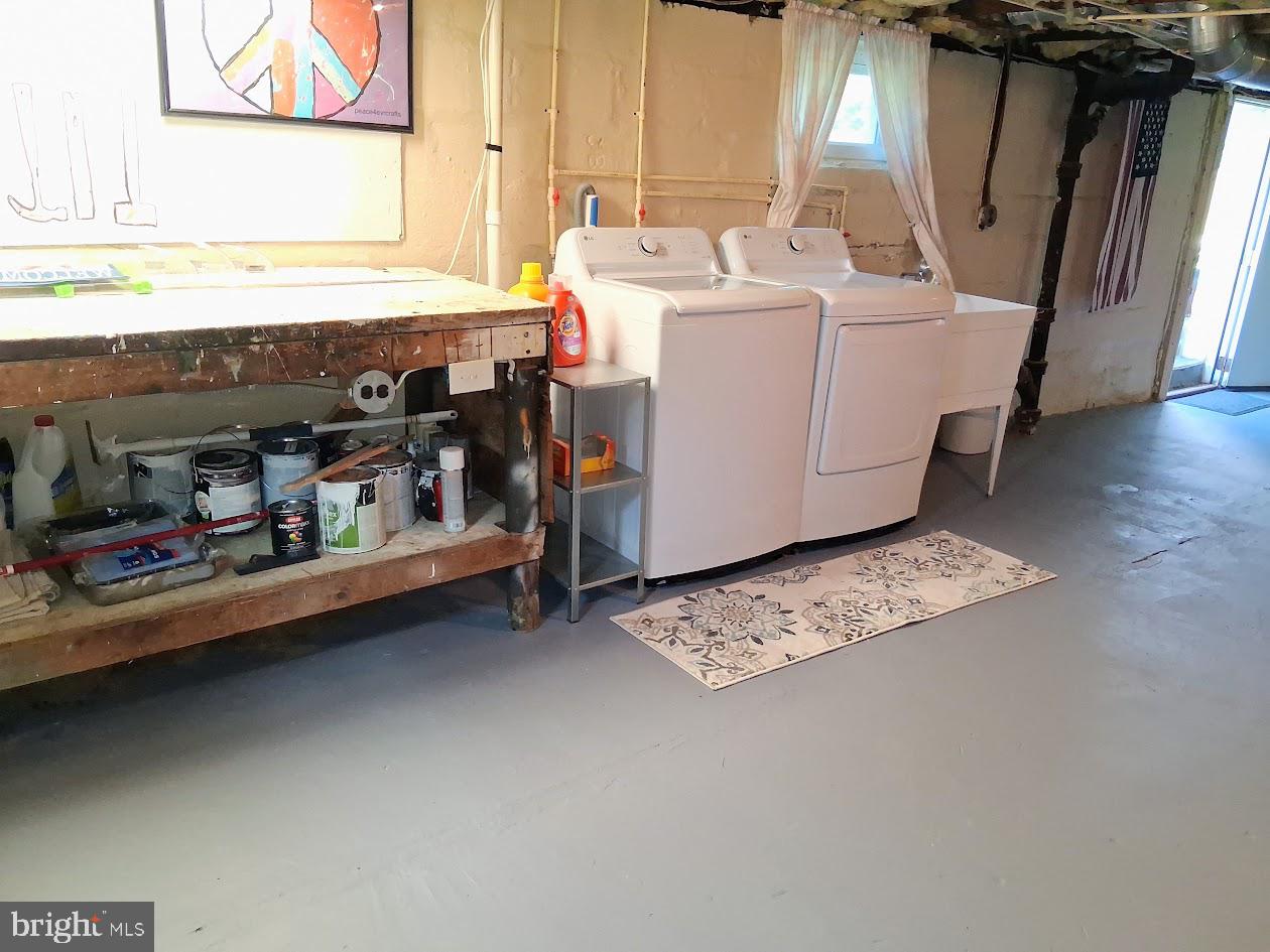 40 Hampton Road Linthicum Heights, MD 21090 - Photo 25 of 37 Bright and functional laundry space.