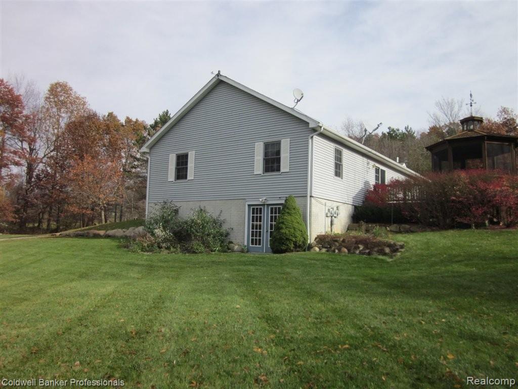 8335 Kier Road Clarkston, MI 48348 - Photo 29 of 42 View of Walkout
