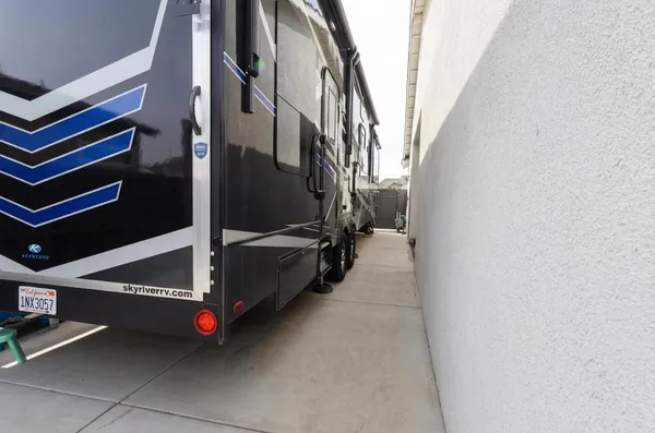 $475,000 | 9218 Manor Glen Lane, Shafter, CA 93263