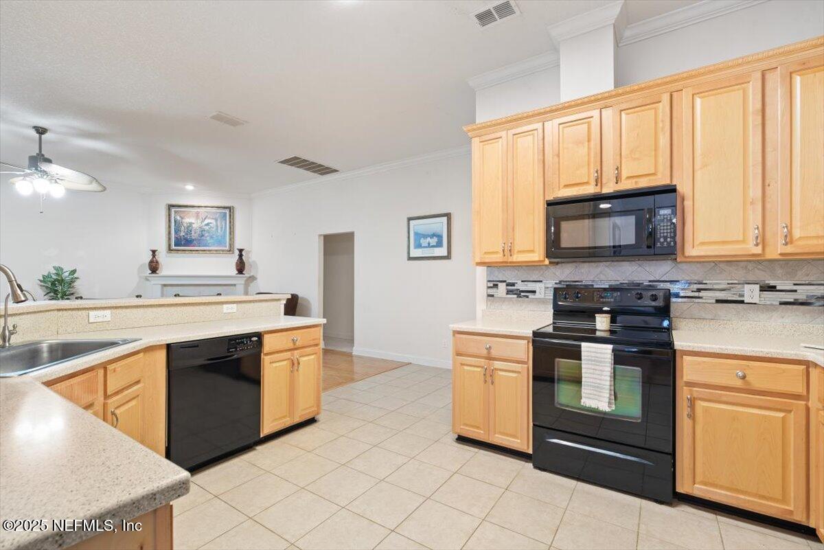 2040 Emerald Green Road Jacksonville, FL 32246 - Photo 3 of 51 Kitchen