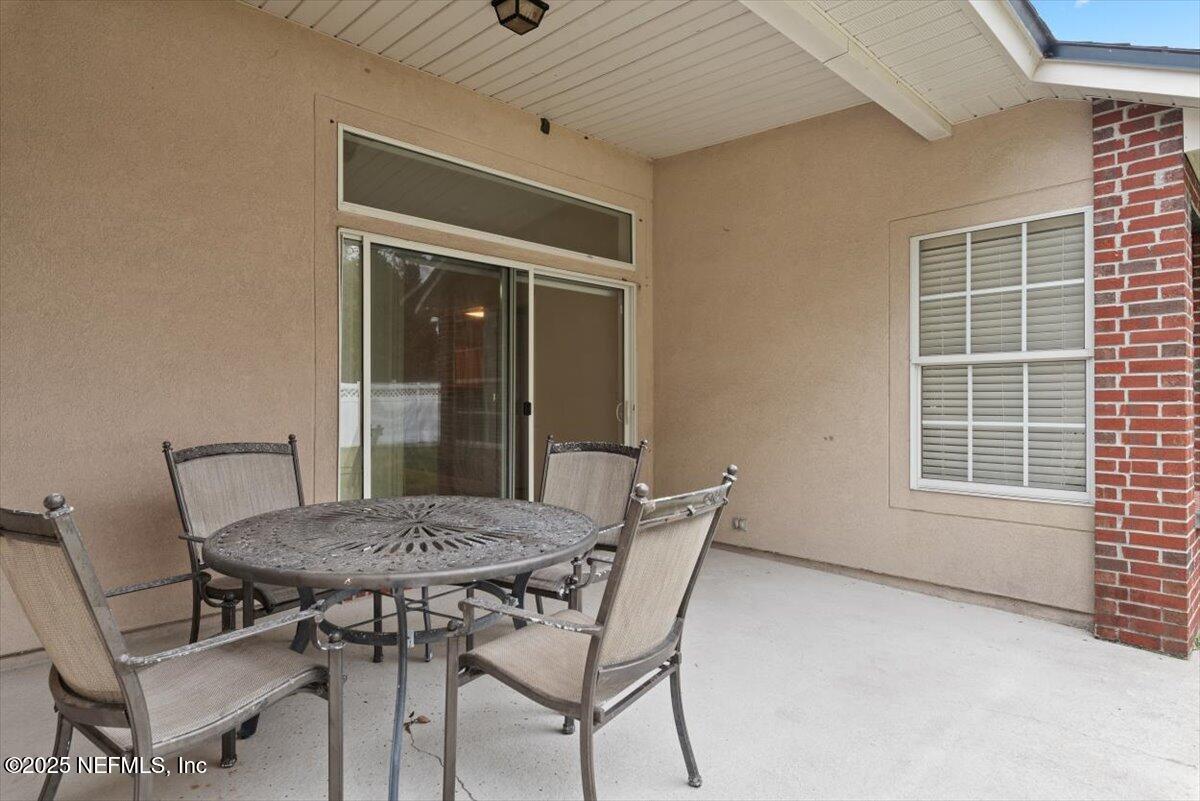 2040 Emerald Green Road Jacksonville, FL 32246 - Photo 4 of 51 Back patio