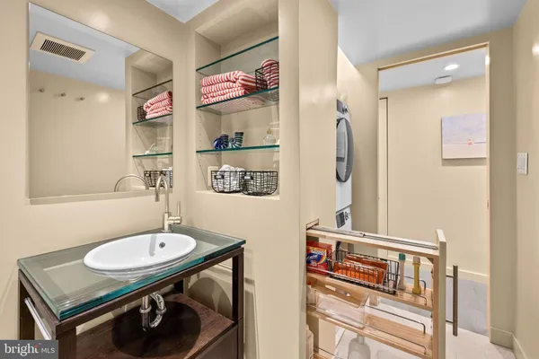 $4,100 | 1401 17th Street Northwest, Unit 705, Washington, DC 20036