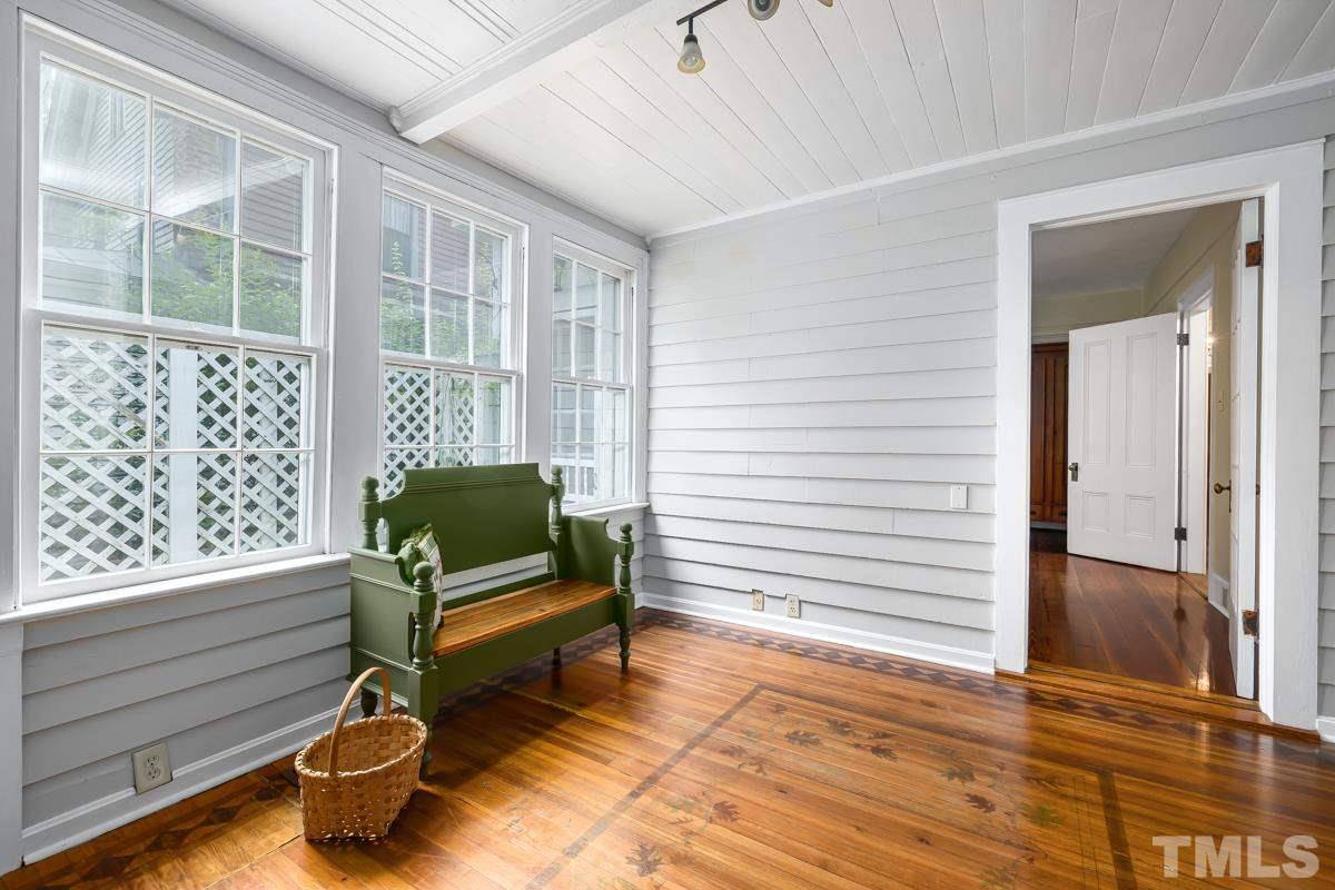 515 Polk Street Raleigh, NC 27604 - Photo 20 of 25 a living room with furniture