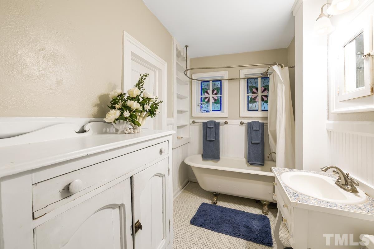 515 Polk Street Raleigh, NC 27604 - Photo 22 of 25 a bathroom with a sink toilet and shower
