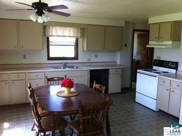 5153 East County Rd C Superior, WI 54880 - Photo 3 of 12 Kitchen