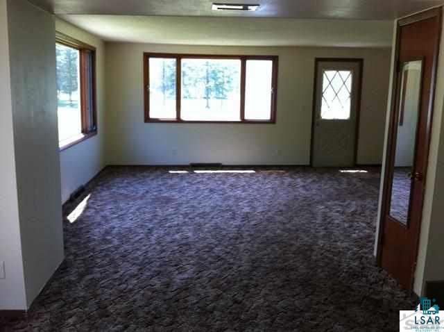5153 East County Rd C Superior, WI 54880 - Photo 5 of 12 Living Room