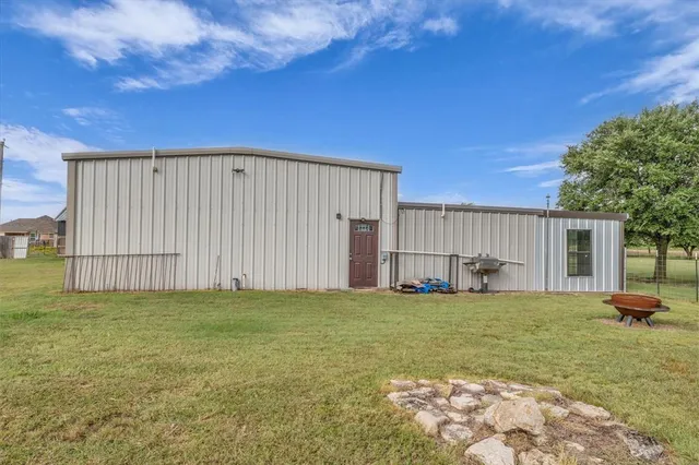 a view of a pathway with a backyard