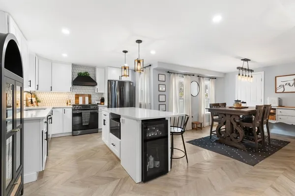 $899,000 | 66 Salem Street, Woburn, MA 01801