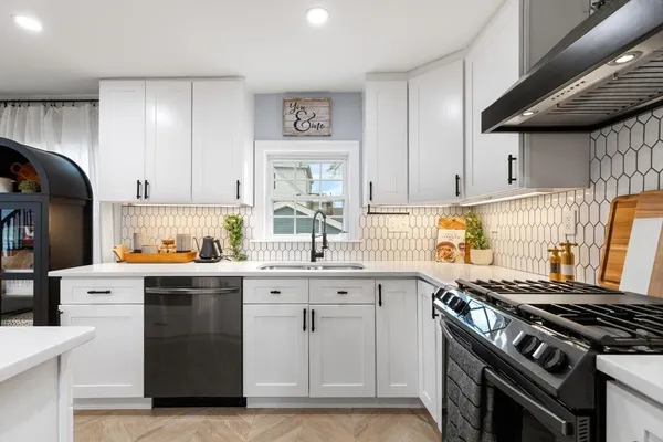 $899,000 | 66 Salem Street, Woburn, MA 01801