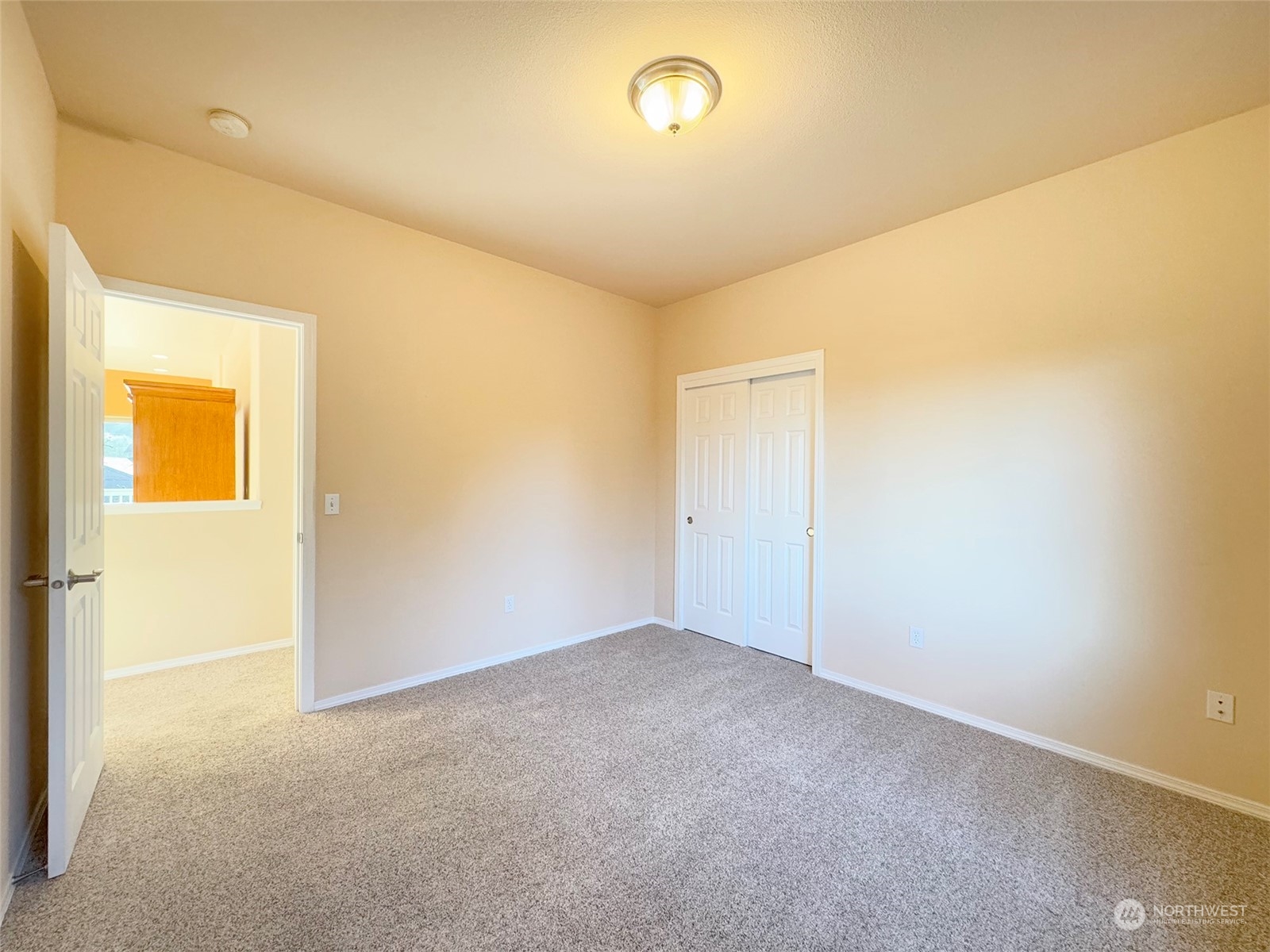 201 Brigadoon Boulevard Sequim, WA 98382 - Photo 21 of 35 an empty room with a empty space and a window