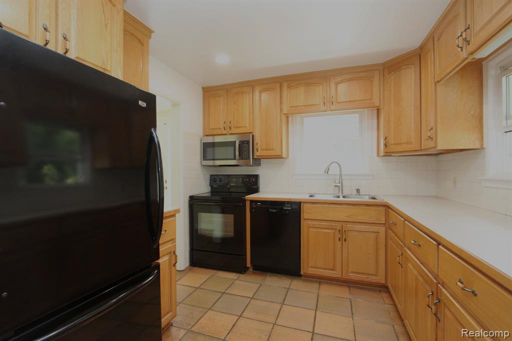 350 East Buell Road Rochester, MI 48306 - Photo 26 of 41