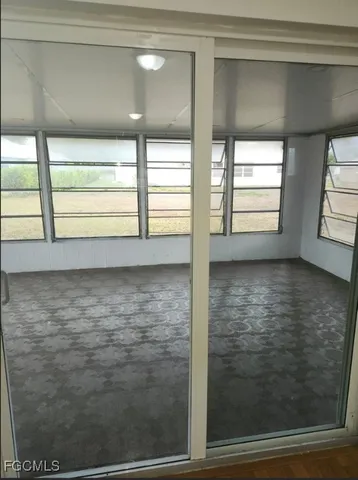 a view of empty room with window