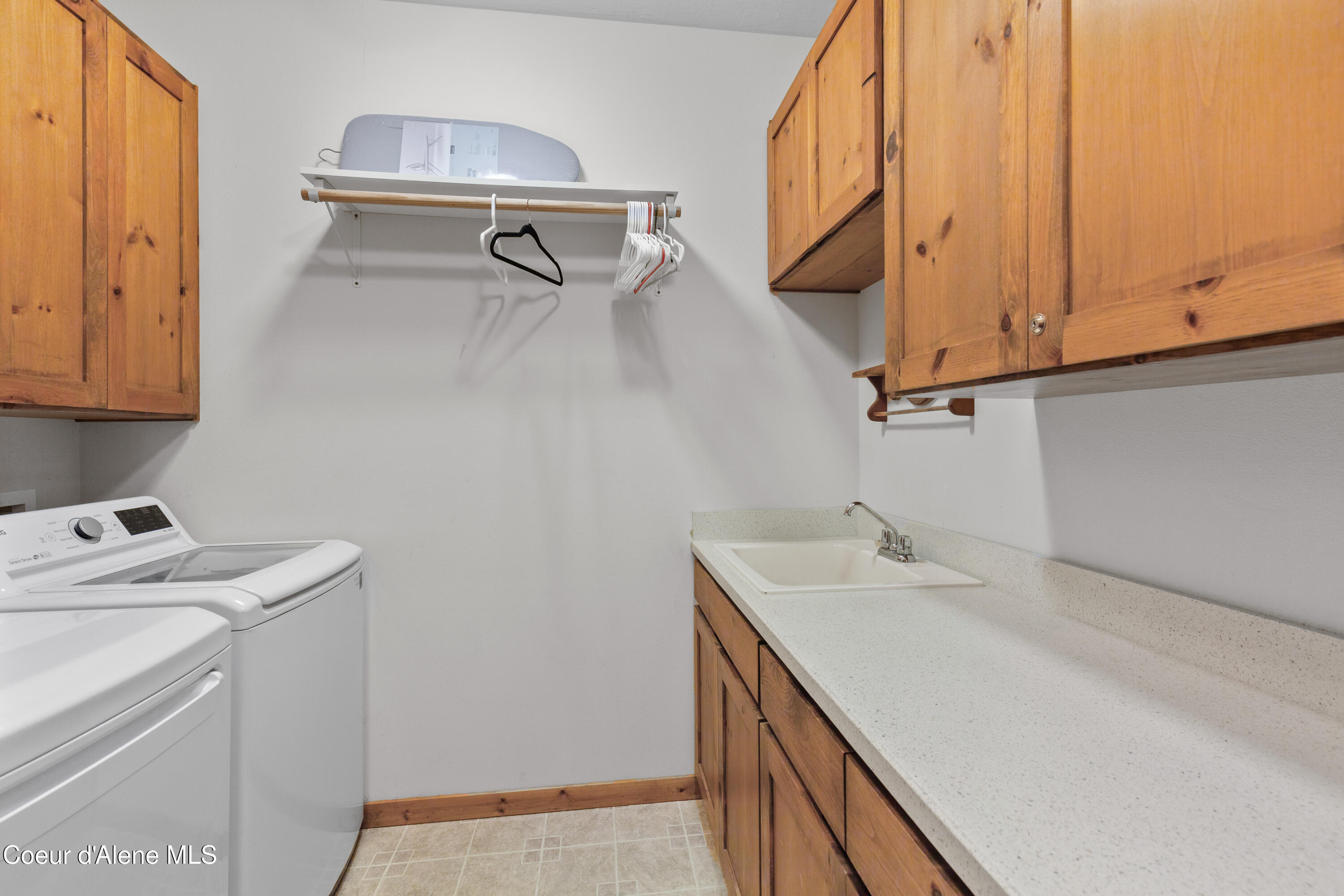 8247 West Shorecrest Road Coeur D'Alene, ID 83814 - Photo 21 of 54 LAUNDRY ROOM