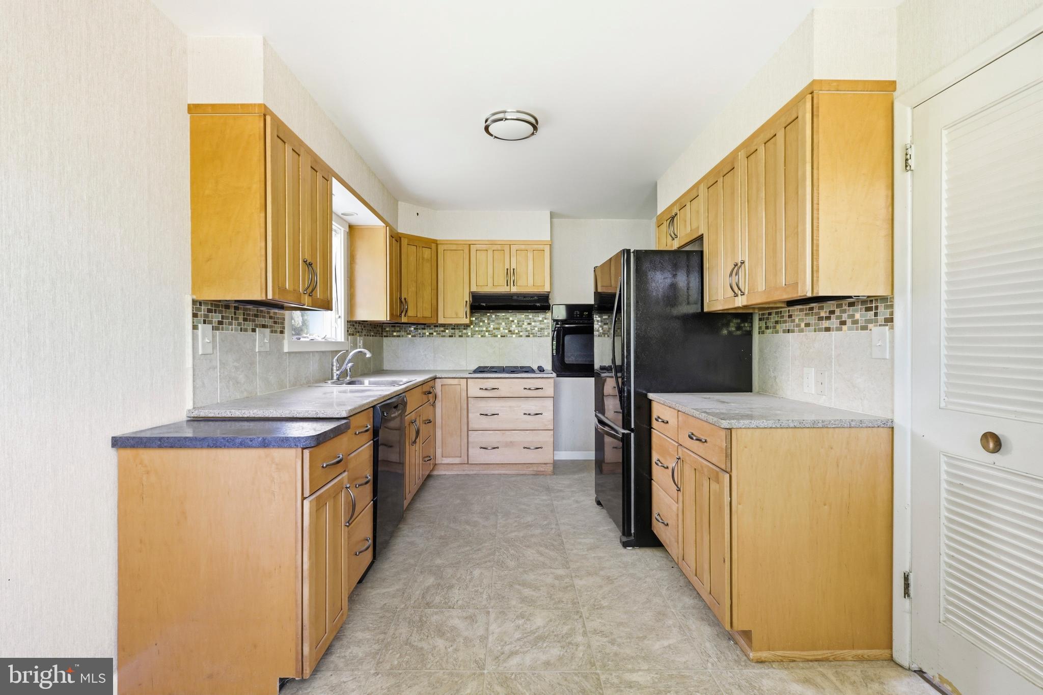 1517 Thornberry Road Wyncote, PA 19095 - Photo 8 of 38