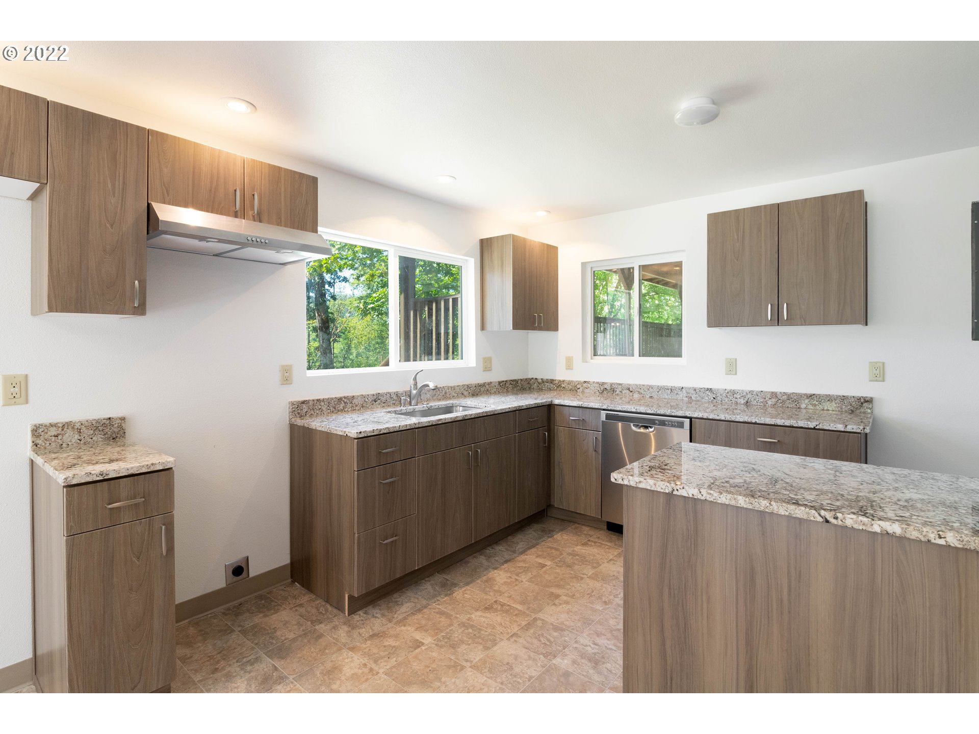 670 Cleveland Loop Road Roseburg, OR 97471 - Photo 5 of 30 Gallery Image 5