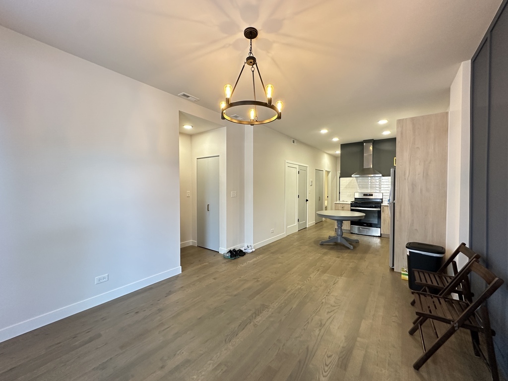 841 North Mozart Street, Unit 3F Chicago, IL 60622 - Photo 11 of 20 a view of a livingroom with a furniture and a ceiling fan