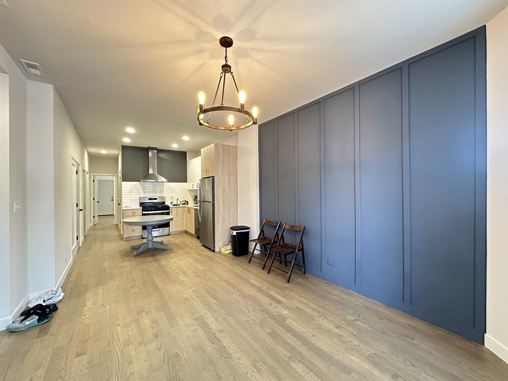 841 North Mozart Street, Unit 3F Chicago, IL 60622 - Photo 10 of 20 a view of a livingroom with furniture and a ceiling fan