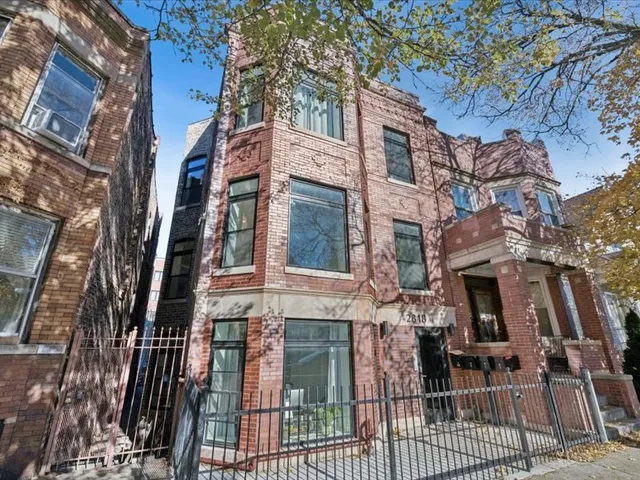$1,935 | 2818 West Fletcher Street, Unit CH, Chicago, IL 60618