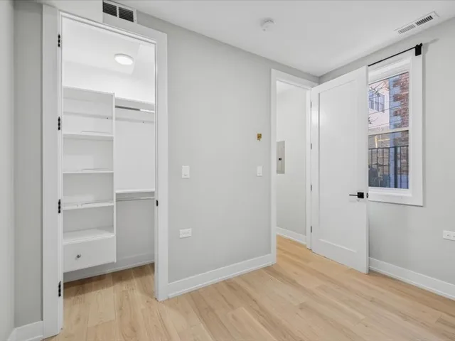 $1,935 | 2818 West Fletcher Street, Unit CH, Chicago, IL 60618