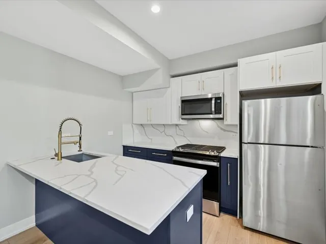 $1,935 | 2818 West Fletcher Street, Unit CH, Chicago, IL 60618