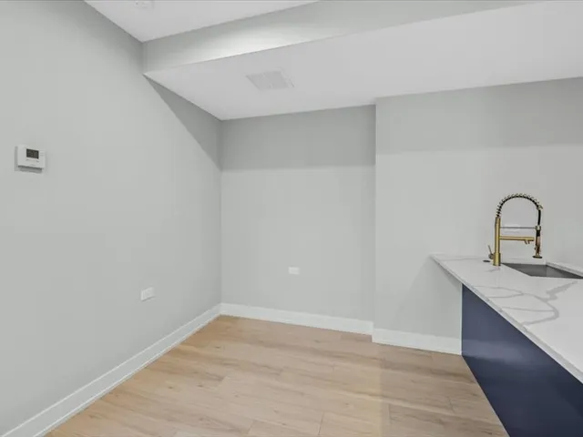 $1,935 | 2818 West Fletcher Street, Unit CH, Chicago, IL 60618