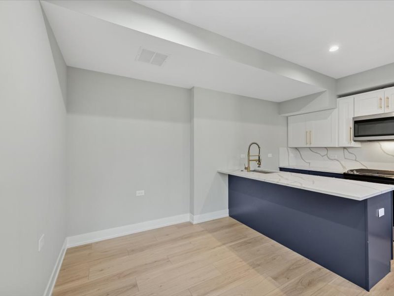 2818 West Fletcher Street, Unit CH Chicago, IL 60618 - Photo 10 of 16