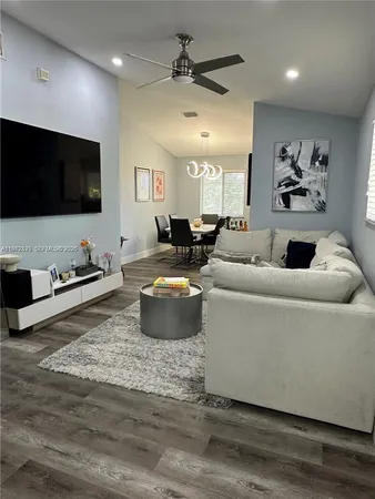 $2,650 | 2298 Northwest 78th Avenue, Unit 201, Pembroke Pines, FL 33024