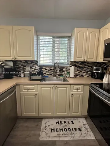 $2,800 | 2298 Northwest 78th Avenue, Unit 201, Pembroke Pines, FL 33024