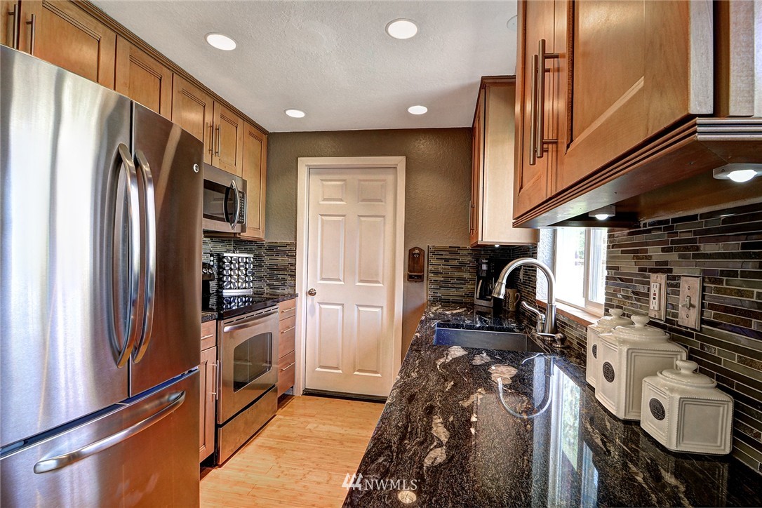 617 204th Street Southeast Bothell, WA 98012 - Photo 8 of 25